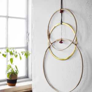 Cercle en osier avec corde et pompon – D30 cm