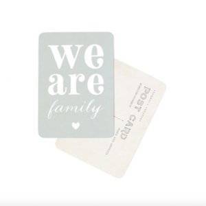 Carte postale We are family – bleu lichen