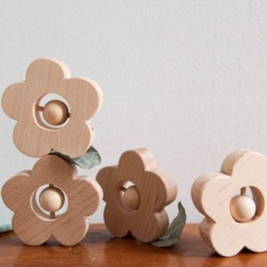 Hochet Fleur en bois handmade