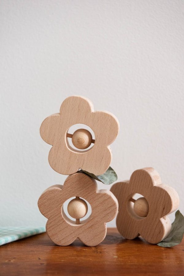 Hochet Fleur en bois handmade