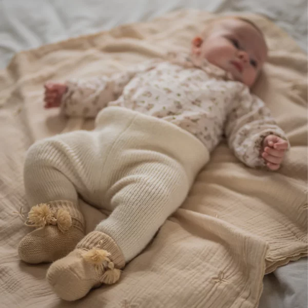 chaussons-bebe-beige-handmade