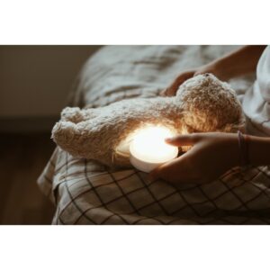Moonie l’ourson magique en coton bio avec sons & lumières – Sable