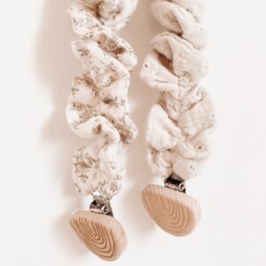 Attache-suçette handmade froufrou en coton bio l arc en ciel – feuillage