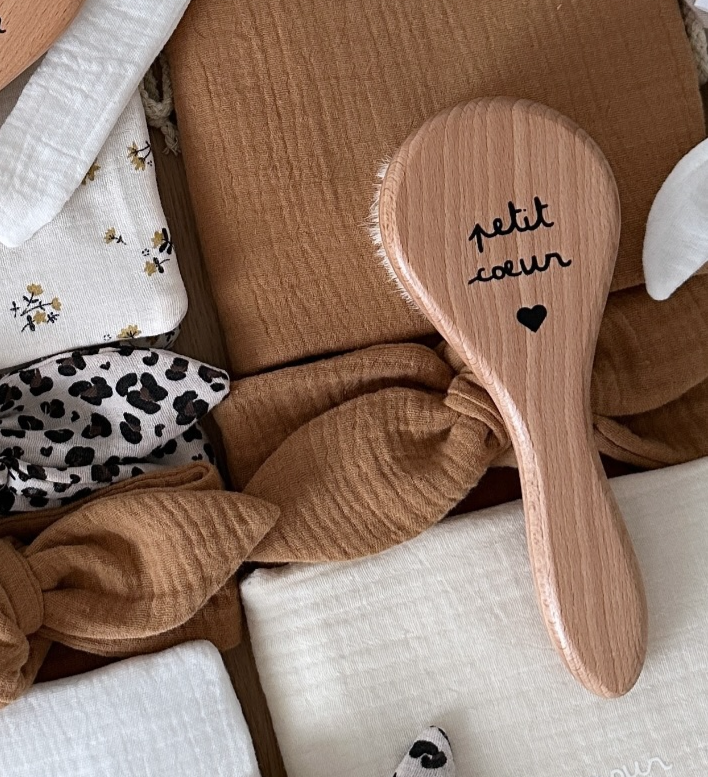 Brosse bébé en bois naturelle l Douceur l Petit coeur