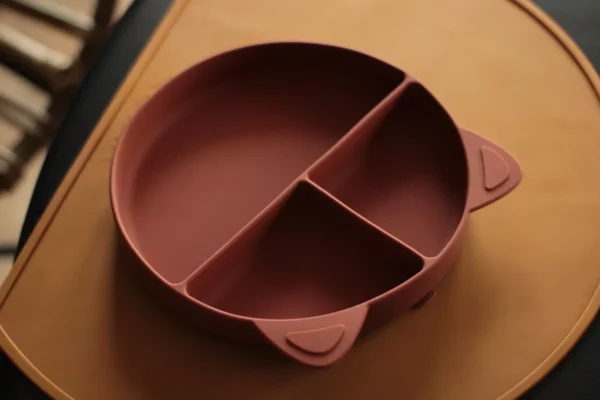 Assiette compartimentée en silicone avec ventouse l Naé l Chataigne – Image 4