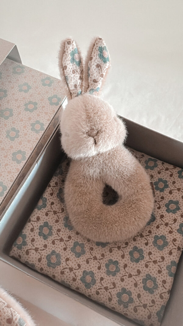 Coffret hochet lapin et lange l Crème pêche – Image 4
