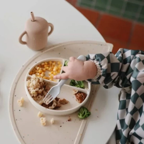 Assiette compartimentée en silicone avec ventouse l Sand – Image 4