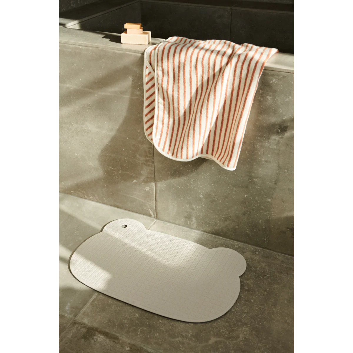 Tapis de bain en silicone l Mr Ours l Sable