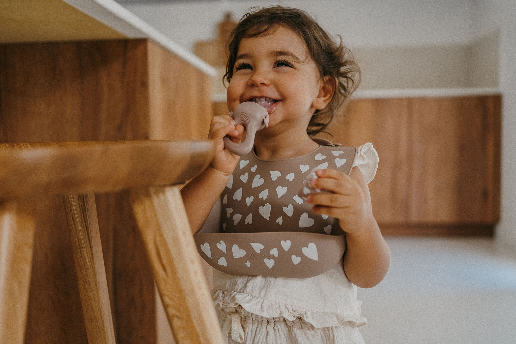 Bavoir en silicone l Love taupe – Image 8