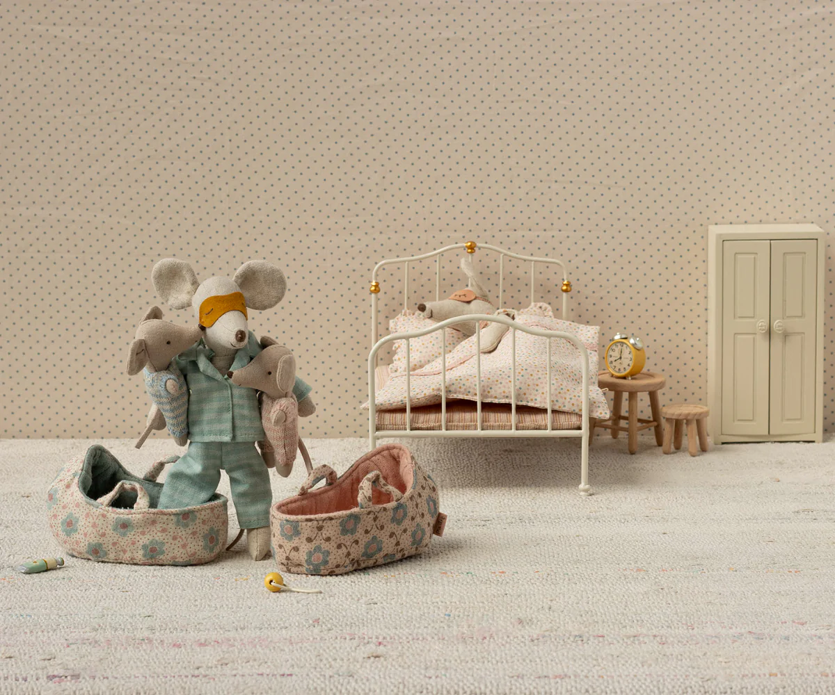 Bébé souris dans son couffin l Rose – Image 2