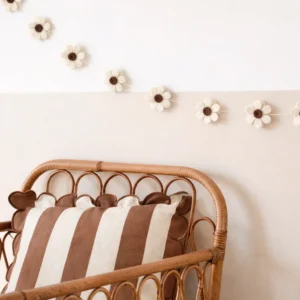 Guirlande handmade l Fleurs marrons en laine feutrée