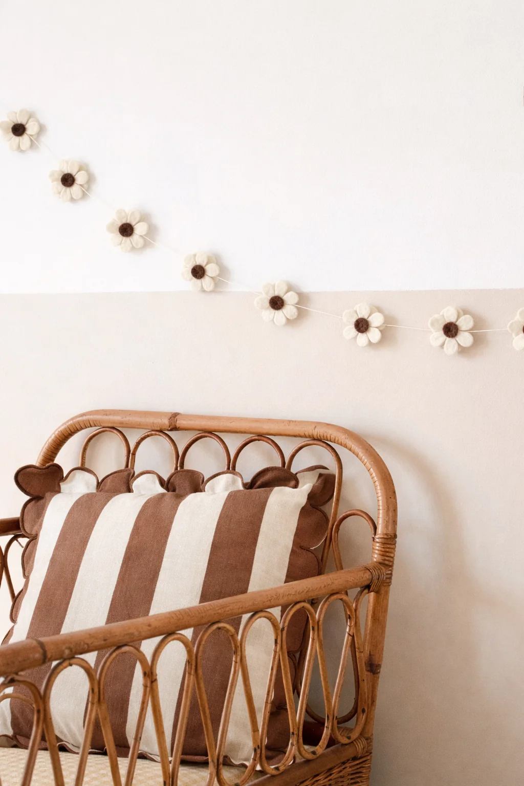 Guirlande handmade l Fleurs marrons en laine feutrée