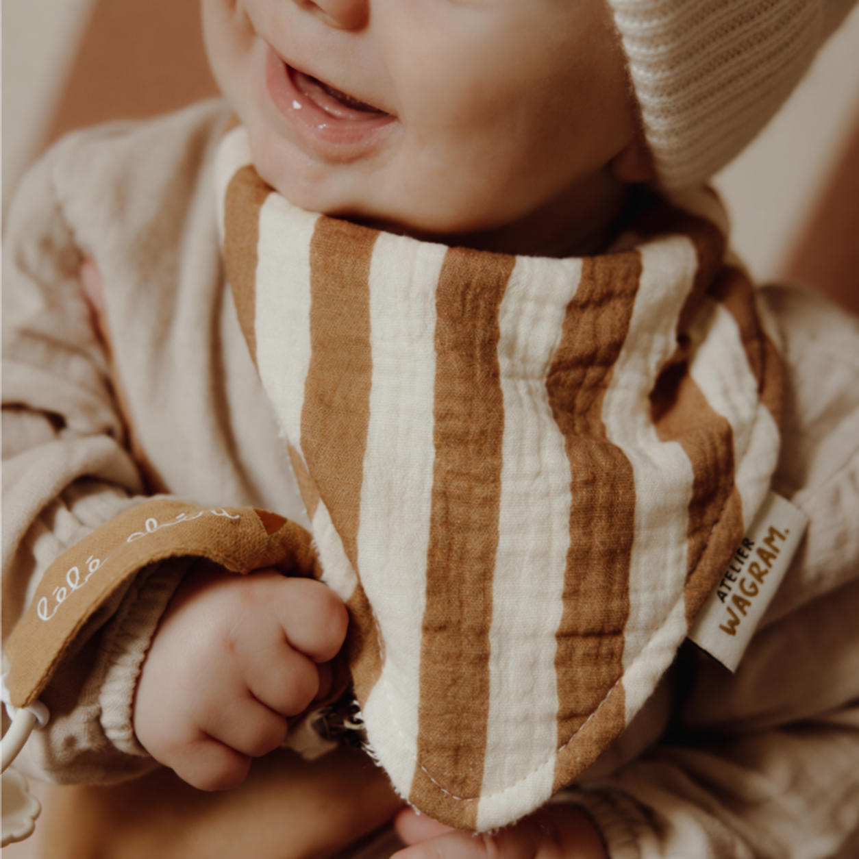 Bavoir bandana handmade Oeko-Tex l Beige l Grandes rayures larges