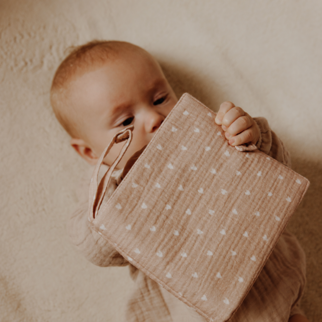 Mini album photo handmade en gaze de coton l Beige Petits coeurs