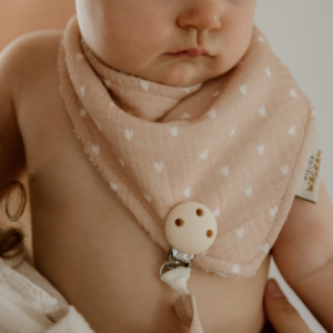 Bavoir bandana handmade Oeko-Tex l Beige l Petits coeurs