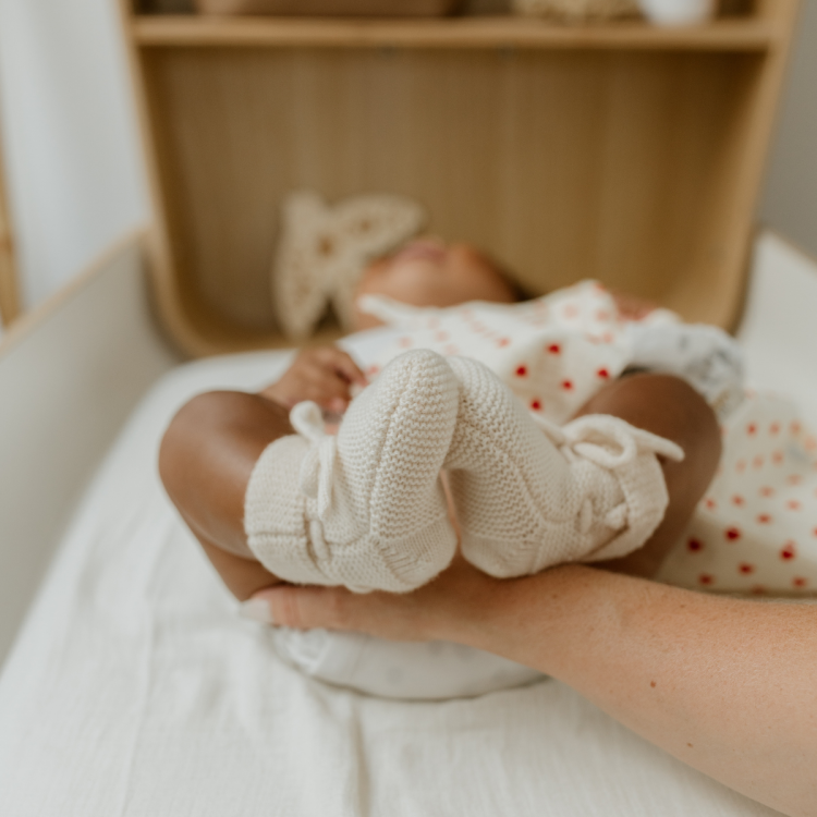 Chaussons bébé tricotés l Crème l 0-1 mois – Image 7