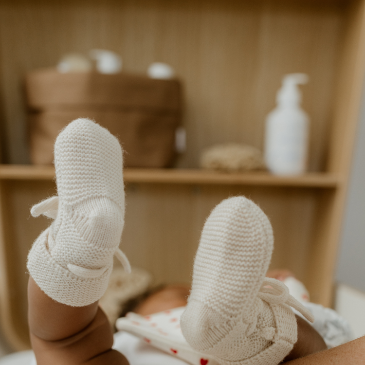 Chaussons bébé tricotés l Crème l 0-1 mois – Image 10