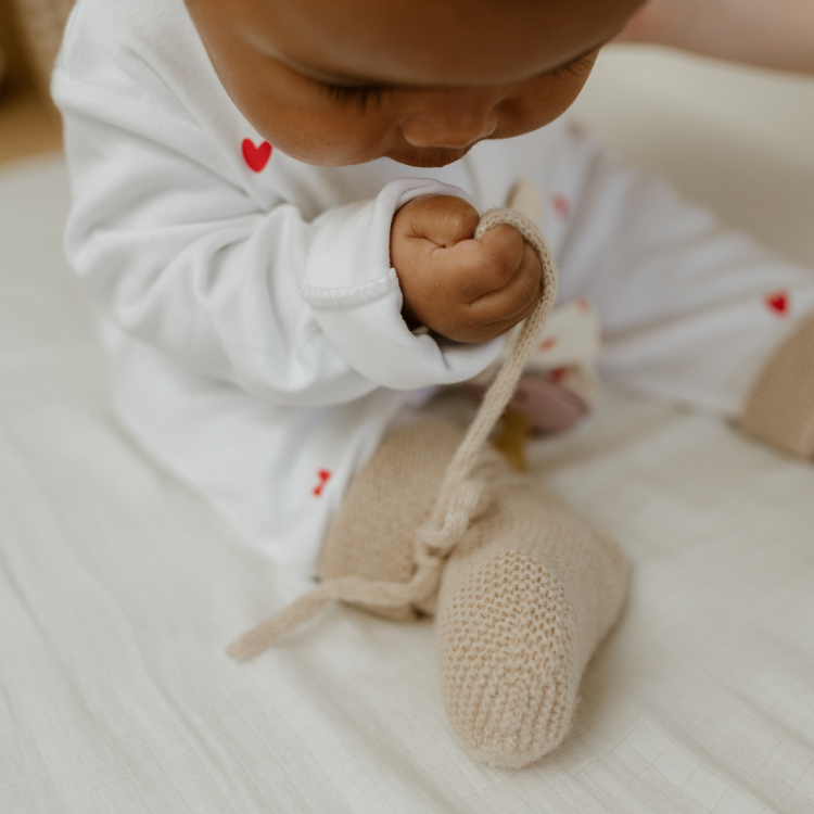 Chaussons bébé tricotés l Sable l 3-6 mois