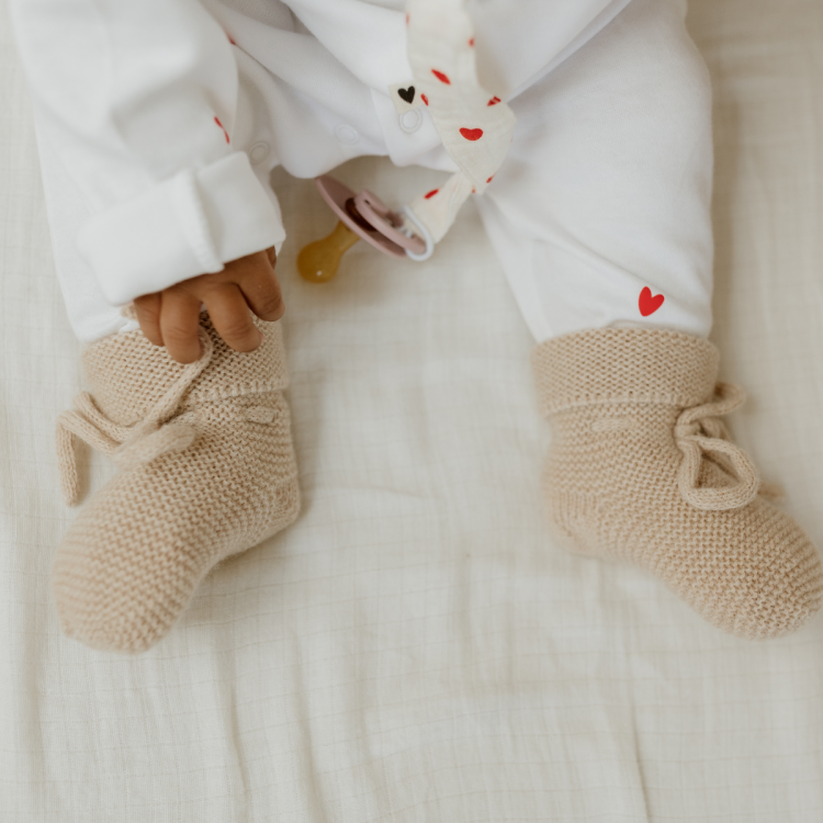 Chaussons bébé tricotés l Sable l 0-1 mois – Image 3