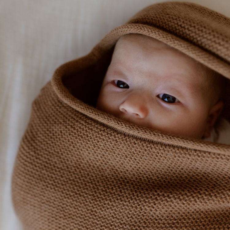Cocon de naissance tricoté l Caramel – Image 4