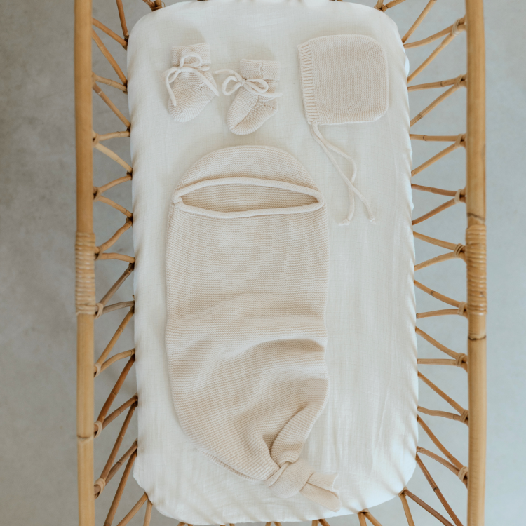 Cocon de naissance tricoté l Crème – Image 3