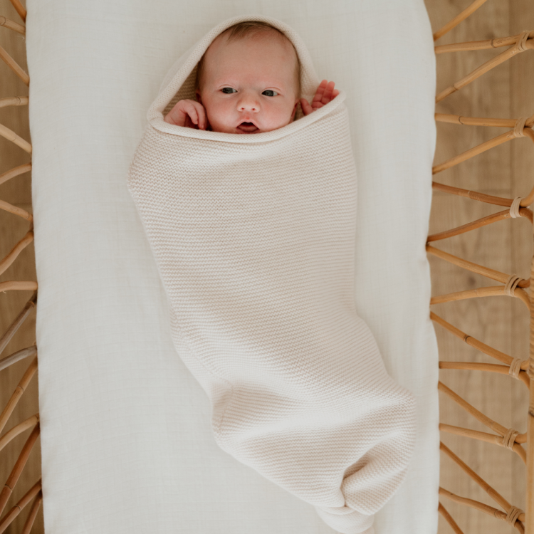 Cocon de naissance tricoté l Crème