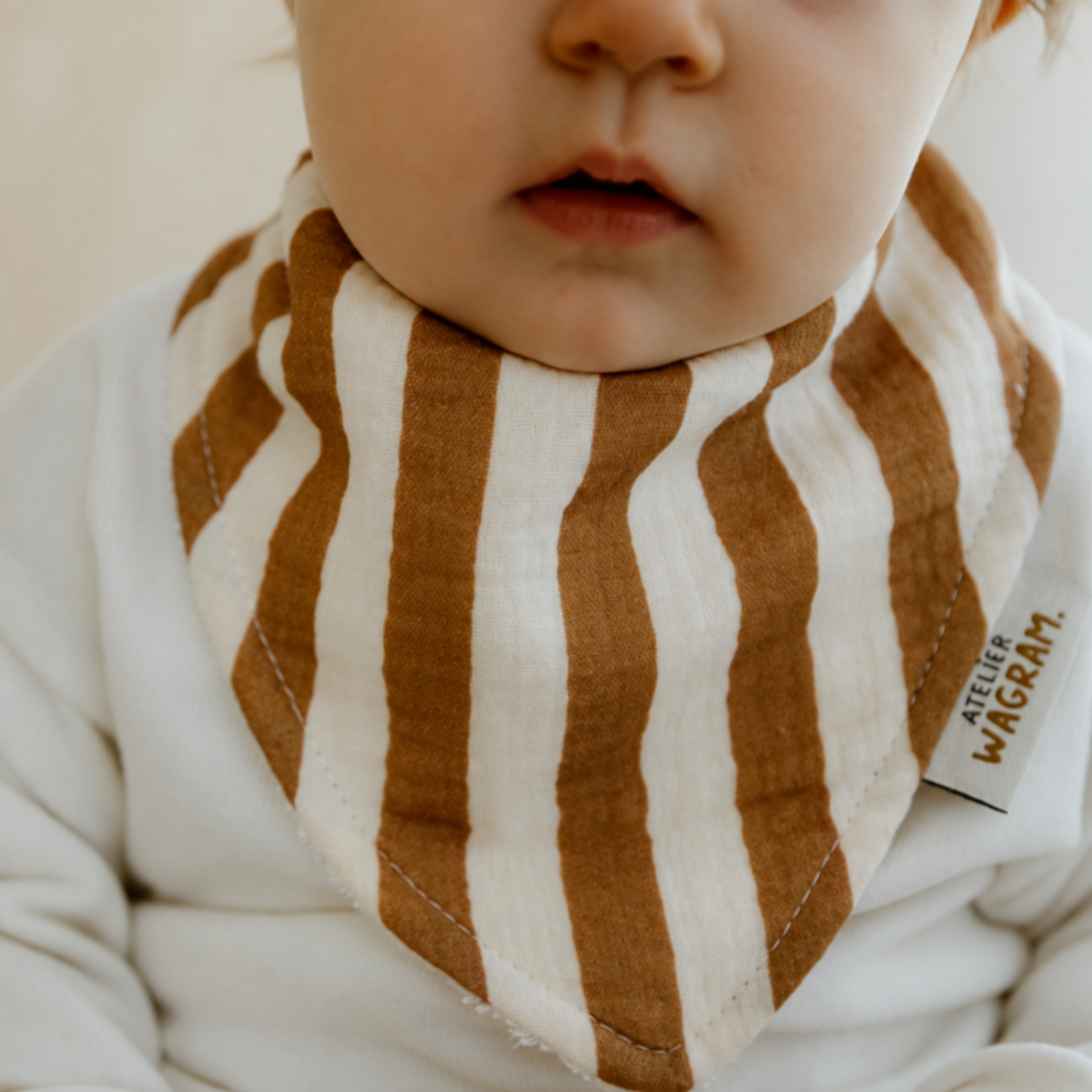 Bavoir bandana handmade Oeko-Tex l Beige l Grandes rayures larges